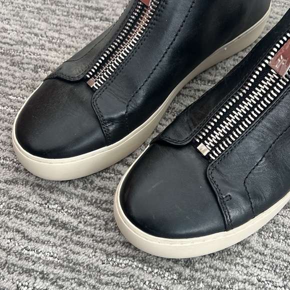 Frye Women's Lena Zip Black Leather shoes - Picture 4 of 7